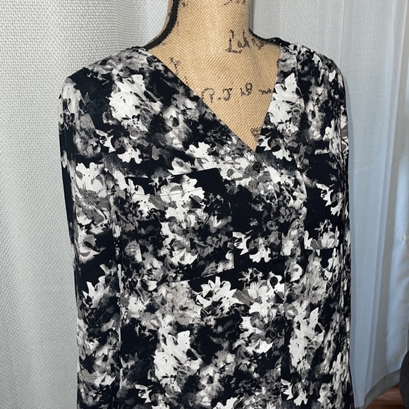 Black & White Surplice Long Sleeve Wrap Blouse - Picture 2 of 4
